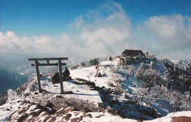 2001nantai5.jpg (22315 �o�C�g)